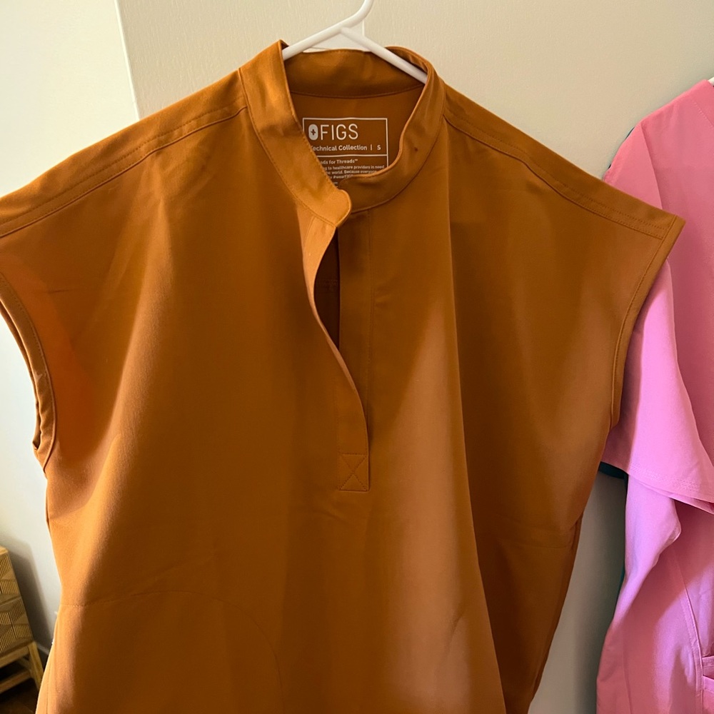 Figs Rafaela scrub top